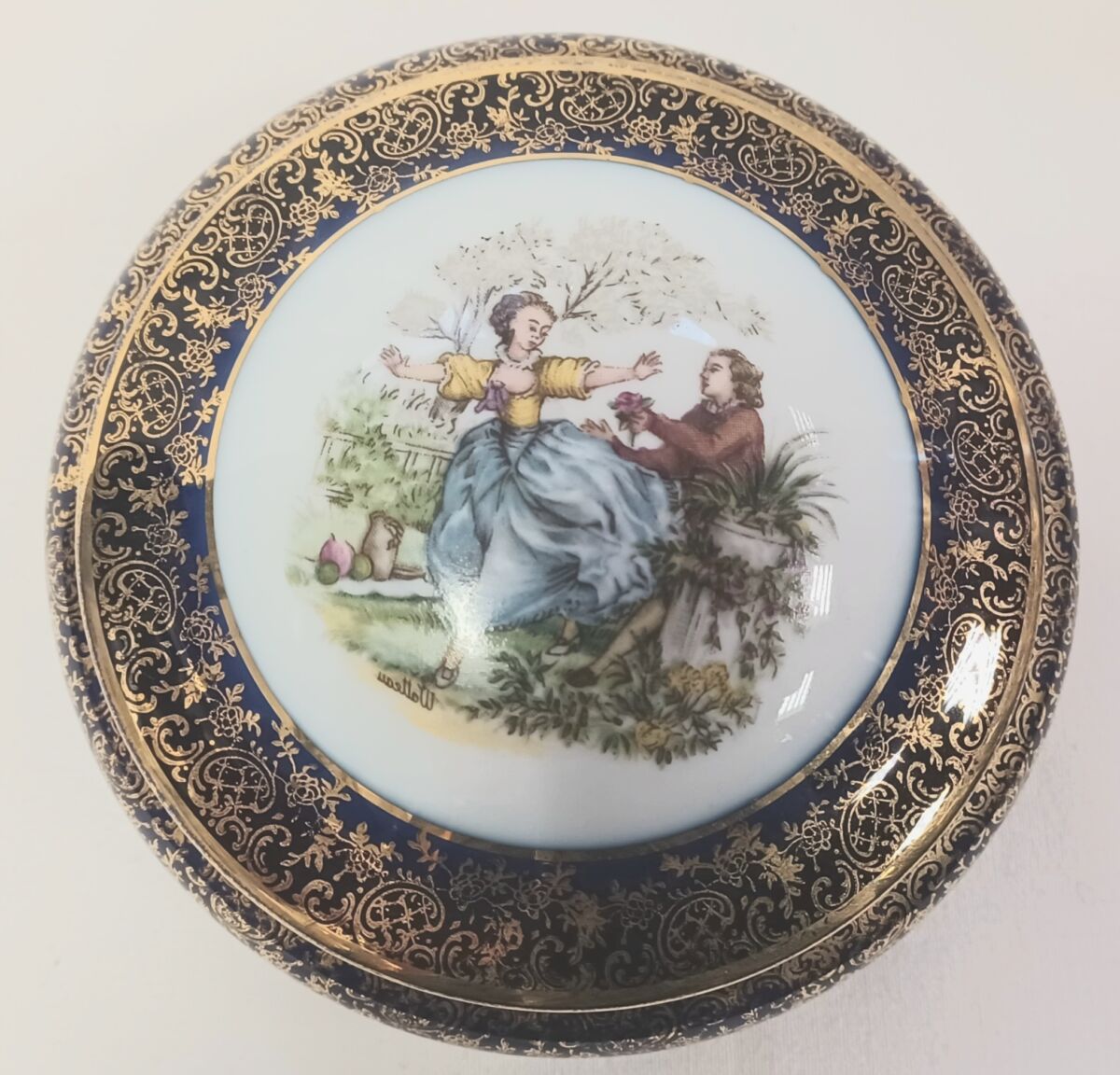 Boite en porcelaine de Limoges Monte Carlo Monaco Bonbonnière. Article de décoration – Image 2