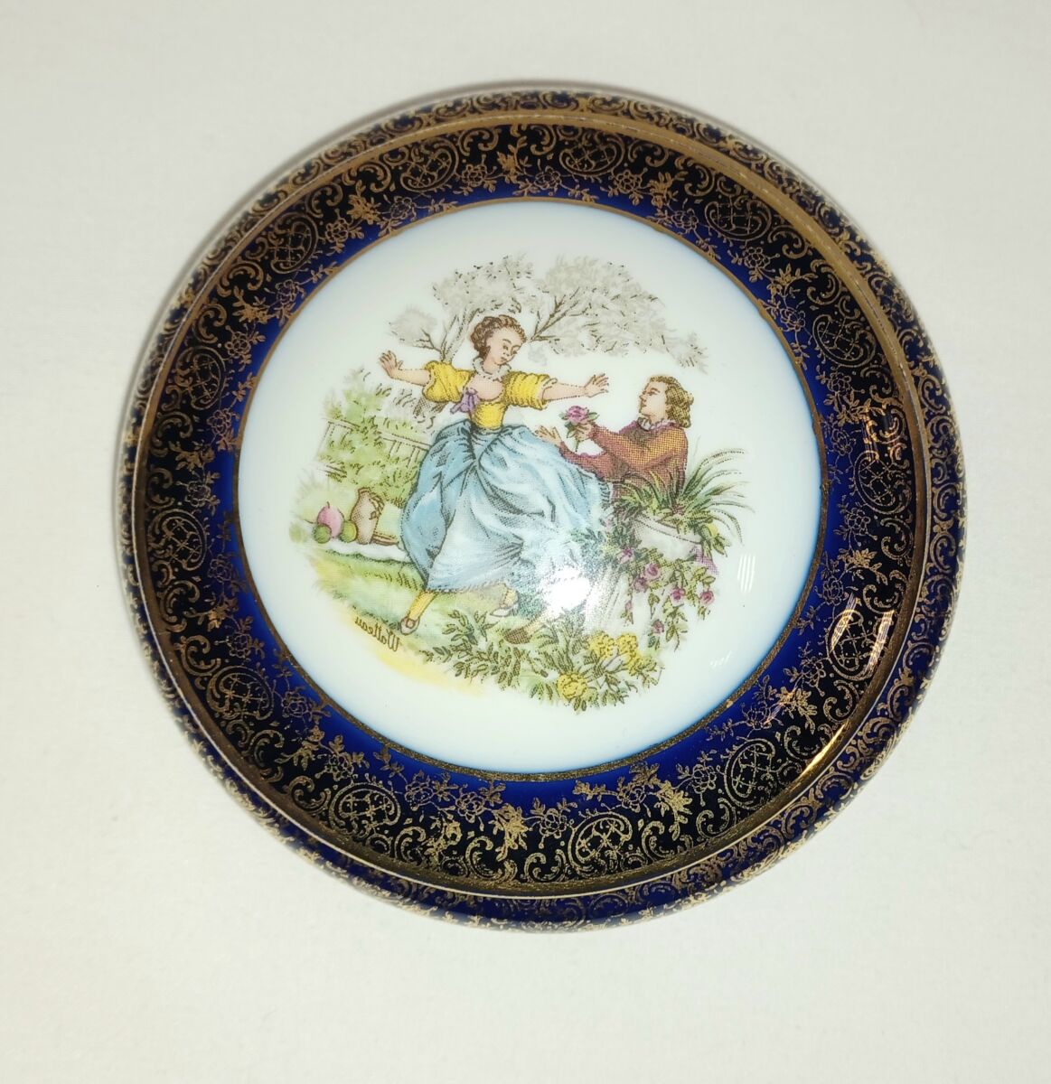 Boite en porcelaine de Limoges Monte Carlo Monaco Bonbonnière. Article de décoration