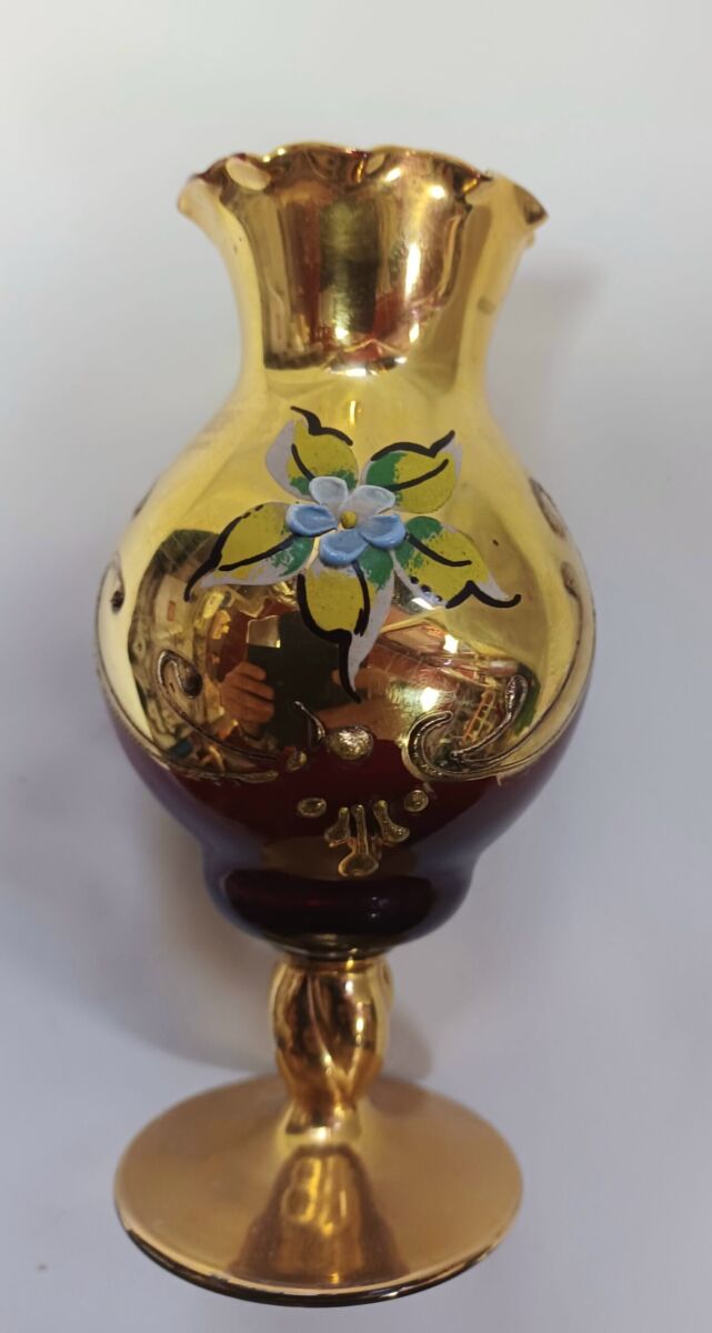 Vase rouge rubis avec dessus cannelé "Murano" et émail fleur de pensée, objet de décoration d'occasion – Image 6