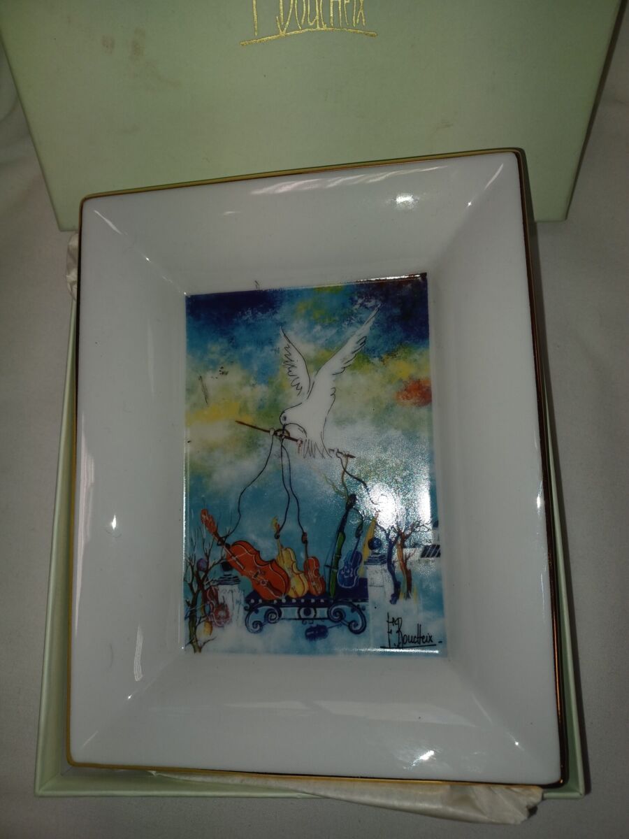 Dans sa boite Cendrier en porcelaine de Limoges peinture à la main de François Boucheix, objet de décoration – Image 2