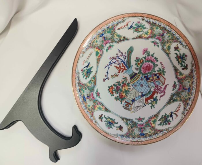 Assiette Chinoise avec support à décor de fleurs et divers - XXe en porcelaine – Image 3