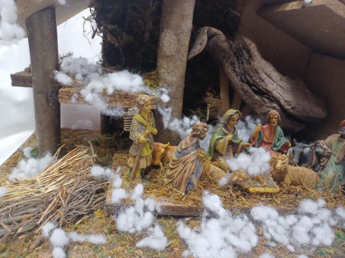 Crèche avec personnages et accessoires ( Marie, Joseph, Jésus…)- Noël - – Image 3
