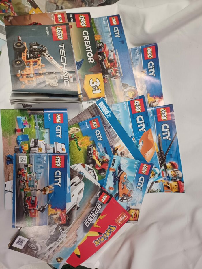 Lot de Lego soit 2,451 kg avec des livrets (star Wars, city, ...) – Image 8