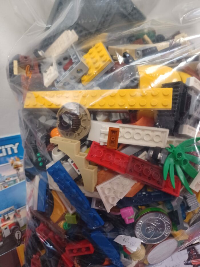 Lot de Lego soit 2,451 kg avec des livrets (star Wars, city, ...) – Image 6