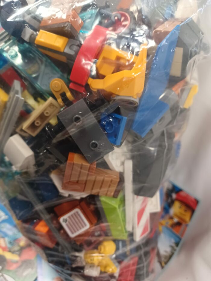 Lot de Lego soit 2,451 kg avec des livrets (star Wars, city, ...) – Image 2
