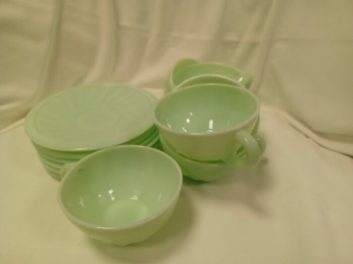 6 anciennes tasses et sous tasses en opaline mint vintage – Image 3