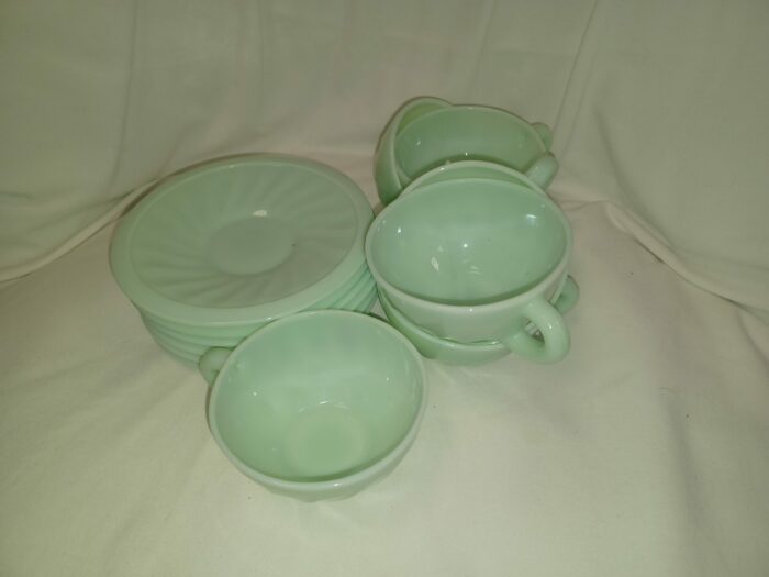 6 anciennes tasses et sous tasses en opaline mint vintage – Image 4