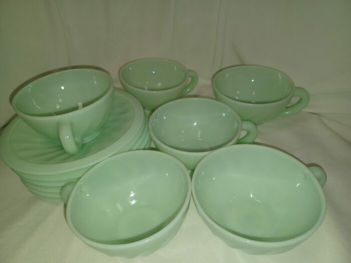 6 anciennes tasses et sous tasses en opaline mint vintage