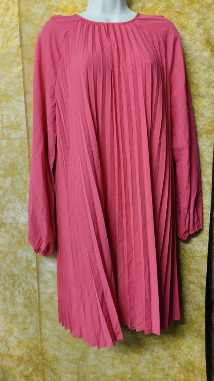 Robe plissée Rose shein différentes tailles neuf
