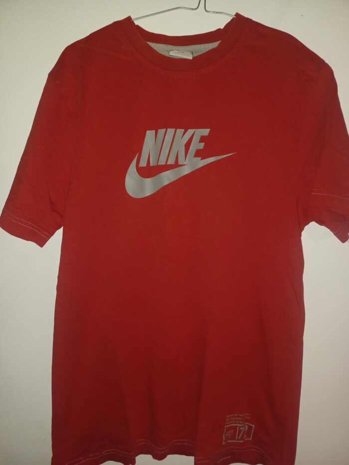 Tee-shirt manches courtes Nike taille XL= 158/170 cm= 14/15 ans