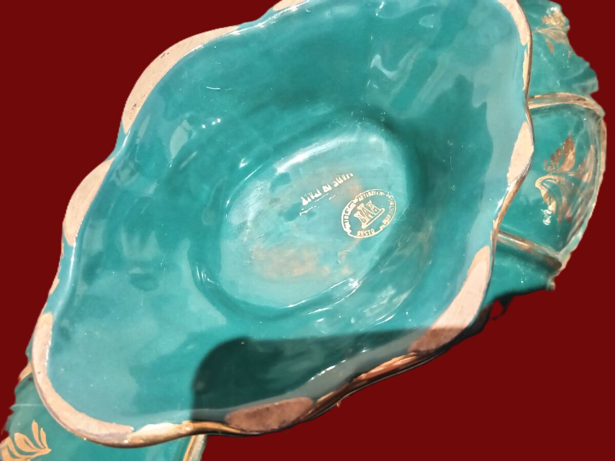 Ancien jardinière/ cache pot/ centre de table en faïence verte et décors dores , anses poissons, art-déco debut XXe siècle – Image 4