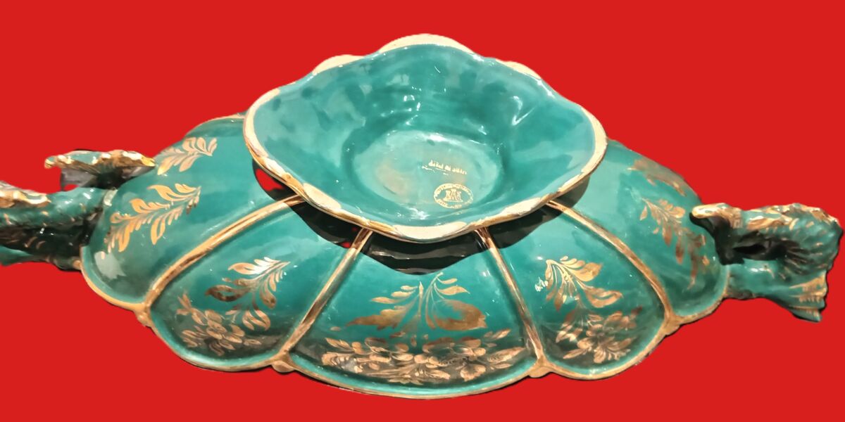 Ancien jardinière/ cache pot/ centre de table en faïence verte et décors dores , anses poissons, art-déco debut XXe siècle – Image 5