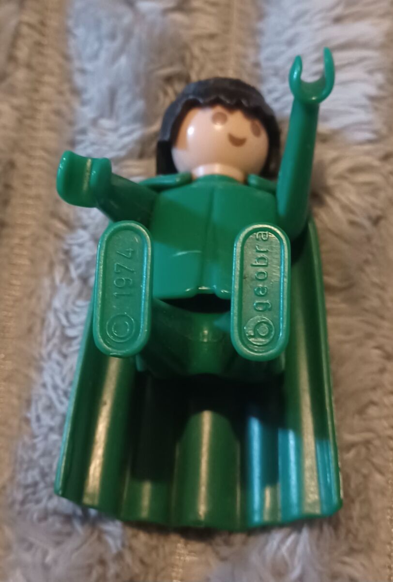 Playmobil Geobra 1974 - Personnage vert avec cape sans la boite, vintage – Image 3